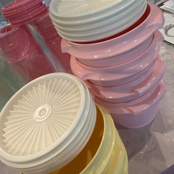 Colorful Tupperware bundle - Picture 3 of 8